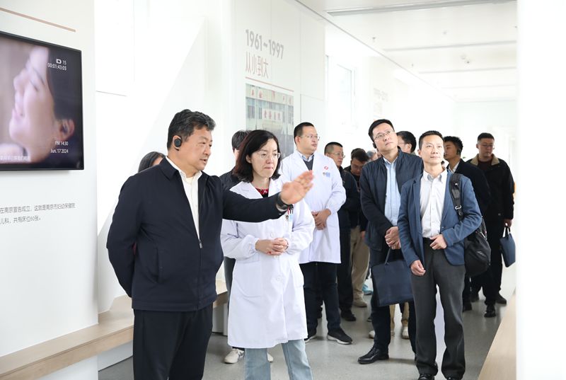 秦淮区总支与栖霞区综合支部 开展共建活动