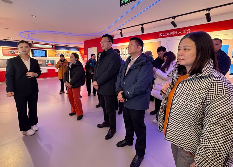 集体参观致公党党史馆.jpg