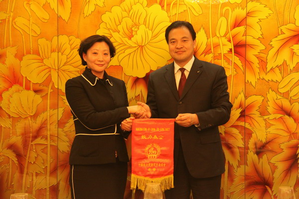龙升集团董事长_曾龙升真品底款图片